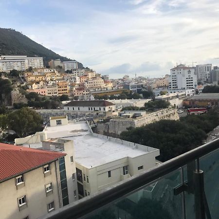 2 Bedroom 1 Bathroom Apt With Communal Pools In Ocean Village Gibraltar Eksteriør bilde