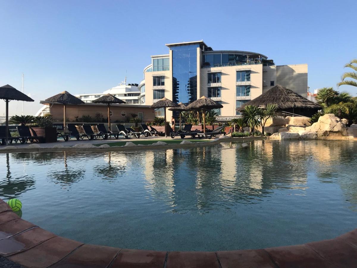 2 Bedroom 1 Bathroom Apt With Communal Pools In Ocean Village Gibraltar Eksteriør bilde