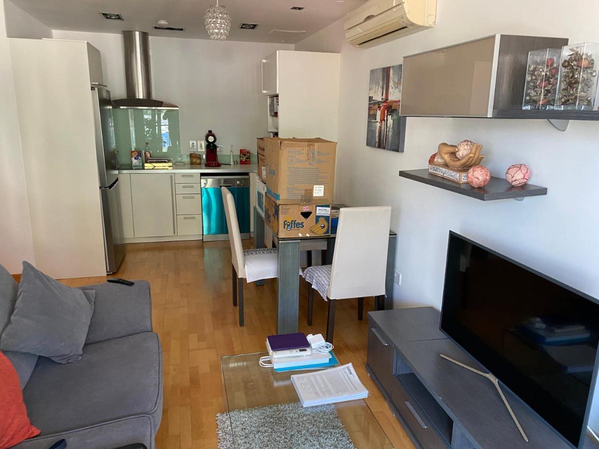 2 Bedroom 1 Bathroom Apt With Communal Pools In Ocean Village Gibraltar Eksteriør bilde