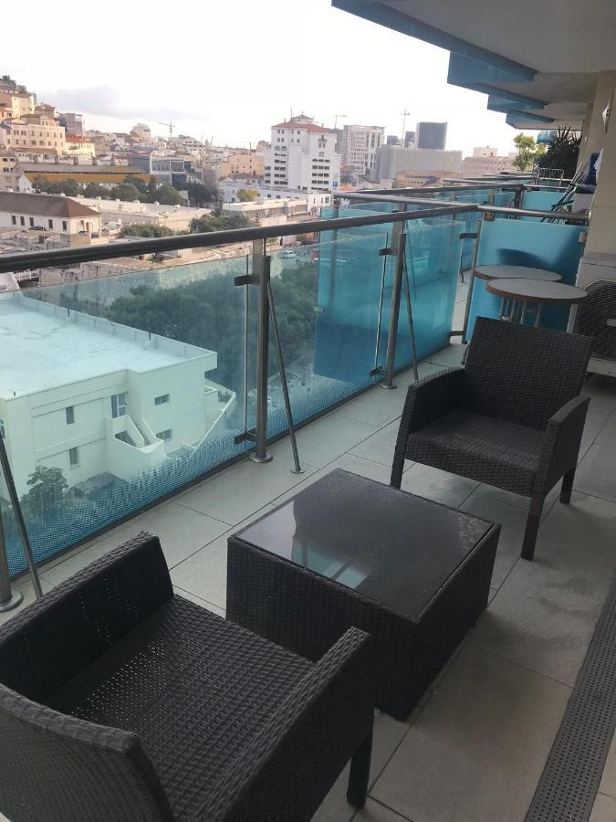 2 Bedroom 1 Bathroom Apt With Communal Pools In Ocean Village Gibraltar Eksteriør bilde